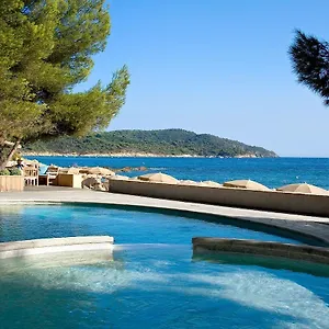https://la-pinede-plage.fr-provencehotel.com