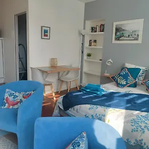 https://studio-balcon-de-la-place.inbrittany.com