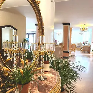 Отель Royal Paris